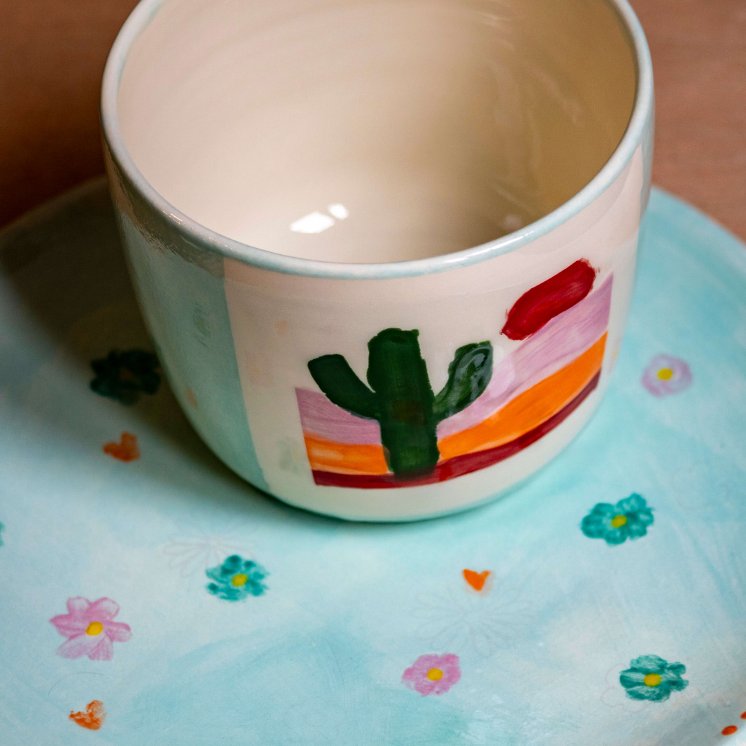 Tasse et assieste peinte sur thème cactus
